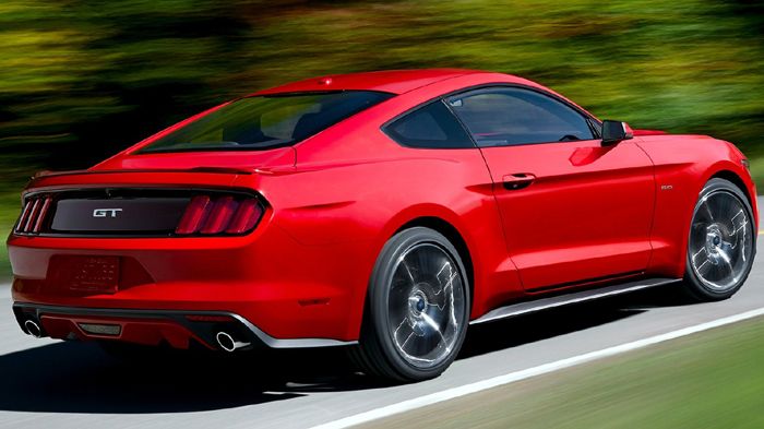 Η βασική έκδοση της Mustang φέρει τον κινητήρα 2,3 EcoBoost των 309 ίππων. Επόμενη επιλογή είναι η έκδοση με τον 5λιτρο V8 κινητήρα των 426 ίππων.